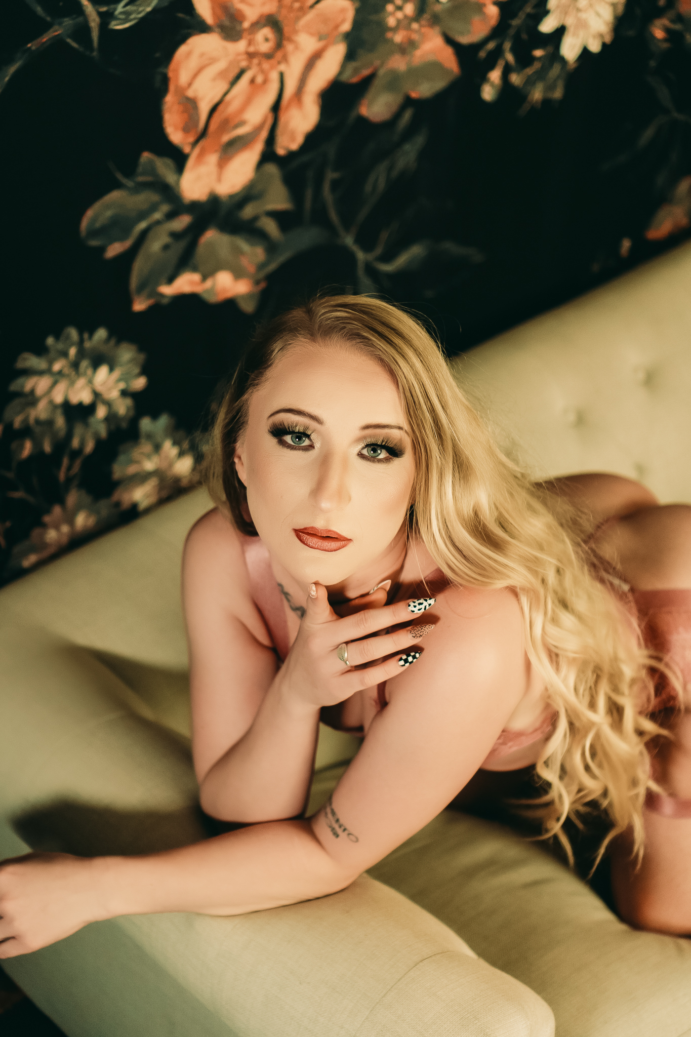 blonde woman sitting on the couch in lingerie for a st louis boudoir experience